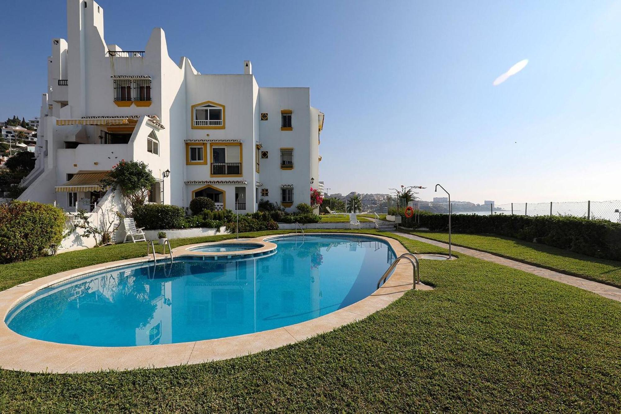 082 - Stunning Sea Views Beachfront Apartment Benalmádena Zewnętrze zdjęcie